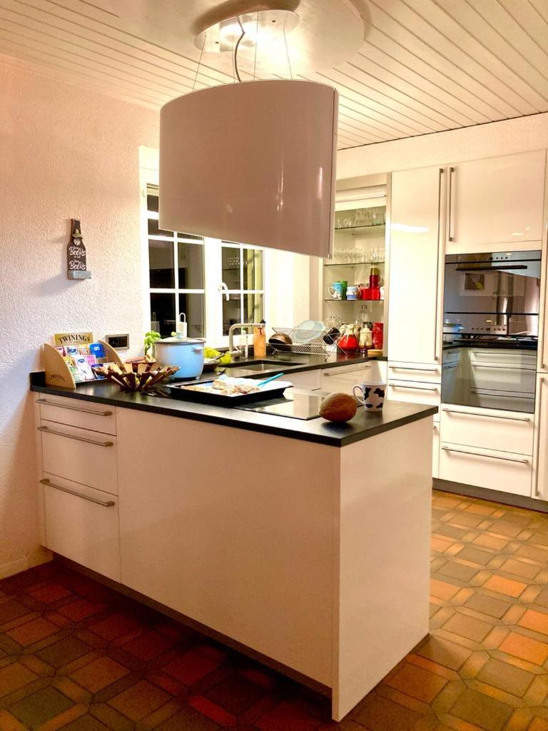 Cheerful Villa With Fireplace, Bath-Tub And Garden Noville Exterior photo