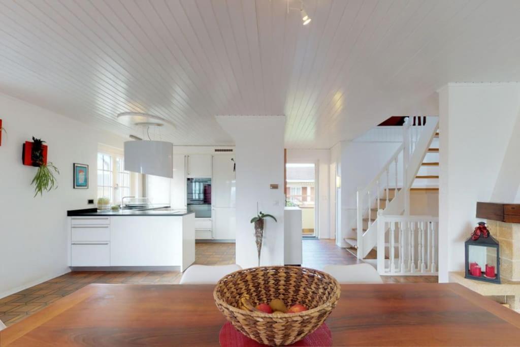 Cheerful Villa With Fireplace, Bath-Tub And Garden Noville Exterior photo